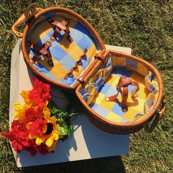 Vintage Accessories - ✨vintage mini picnic basket✨